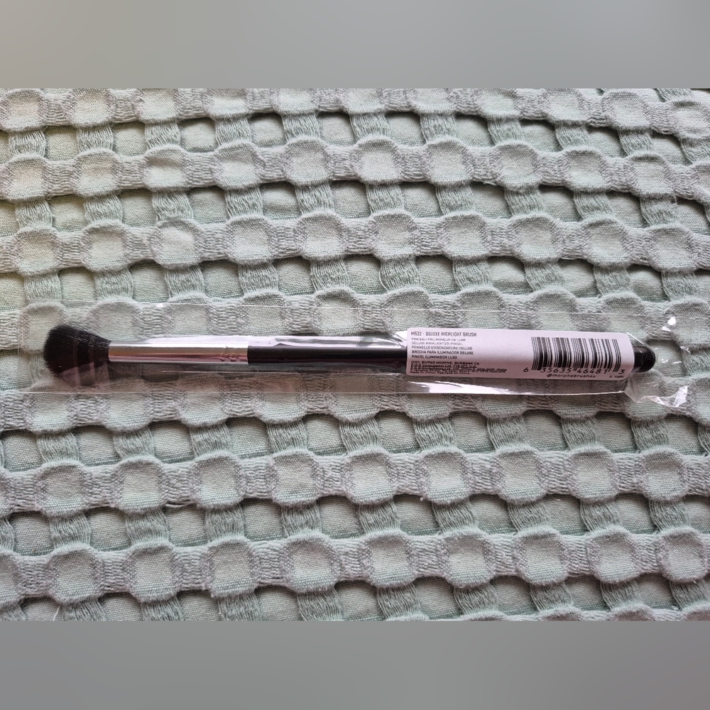 Morphe (M532) Deluxe Highlight Brush